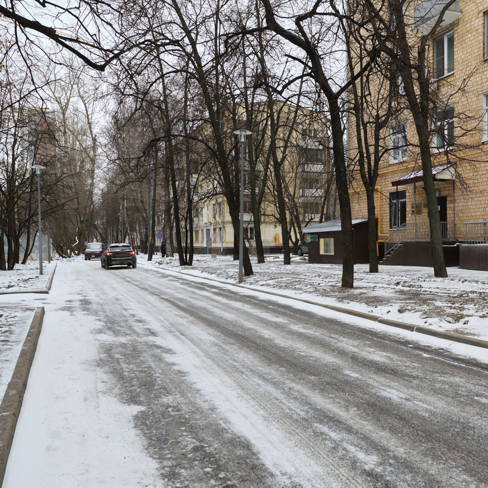 За домом №6 поверните направо.